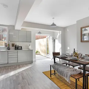 Spacious 3 Bed House, Netflix, Garden, Parking , Southampton United Kingdom